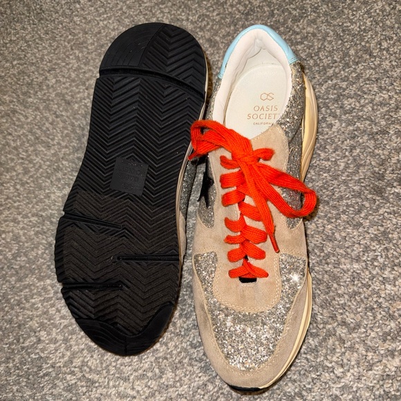Oasis Society The Quinn Tan Silver Glitter Sneaker - Picture 11 of 12
